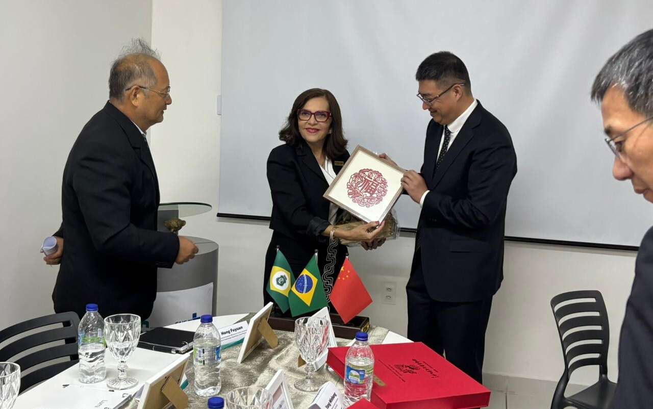 Hias recebe delegação médica da Província de Fujian para troca de experiências em saúde pediátrica