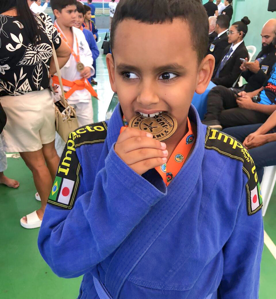 Paciente do Hospital Infantil Albert Sabin vence o câncer e conquista ouro no judô