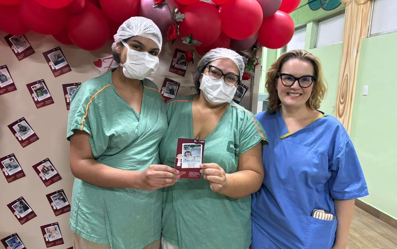 Acompanhantes de crianças internadas participam de ação de Dia das Mães no Hias